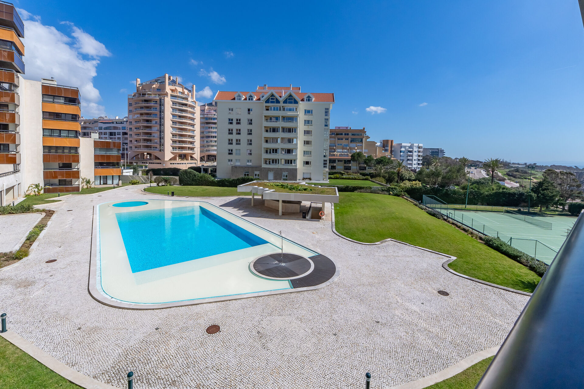 Apartamento T1 com Piscina e Garagem – Cascais Atrium, Costa da Guia