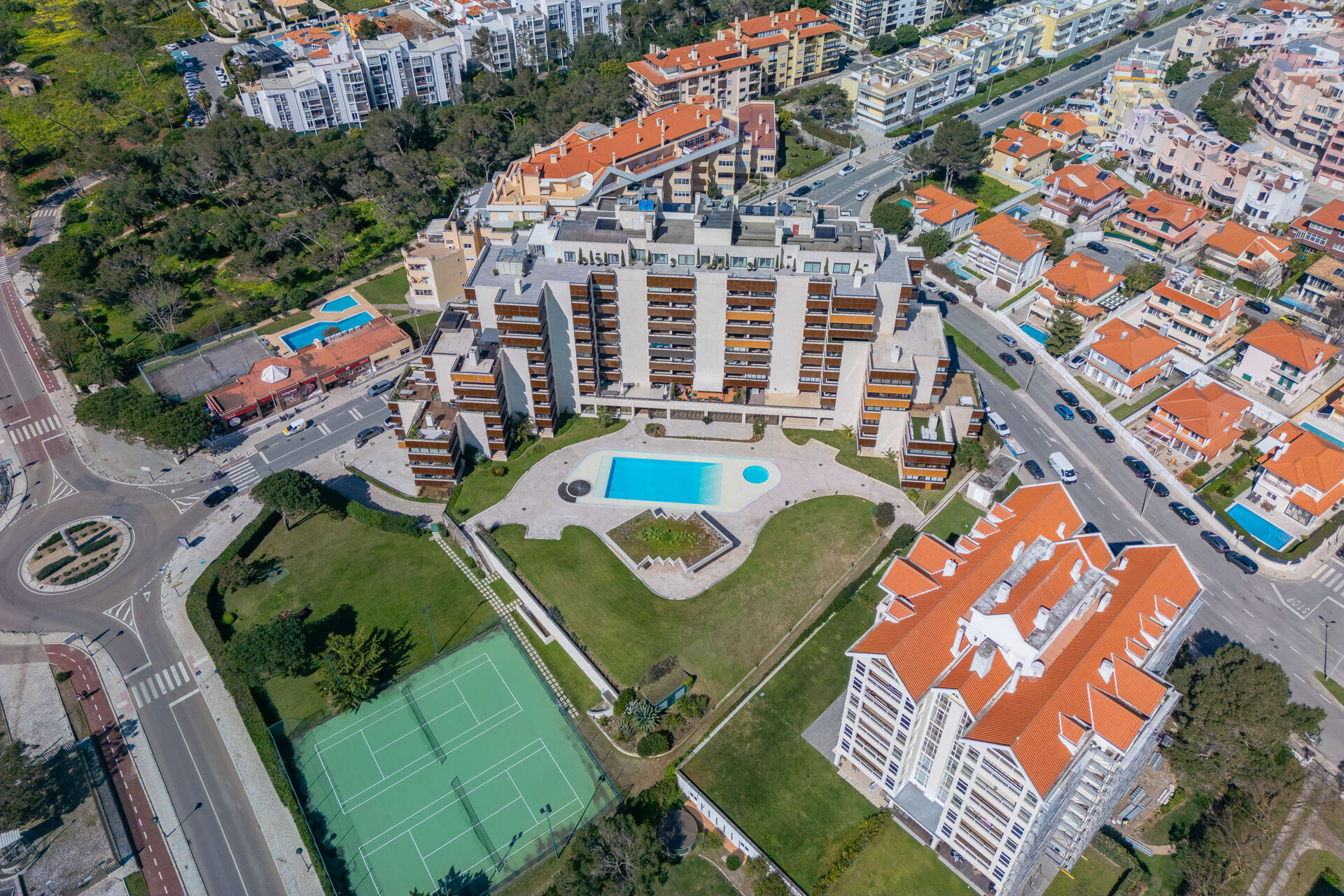 Apartamento T1 com Piscina e Garagem – Cascais Atrium, Costa da Guia