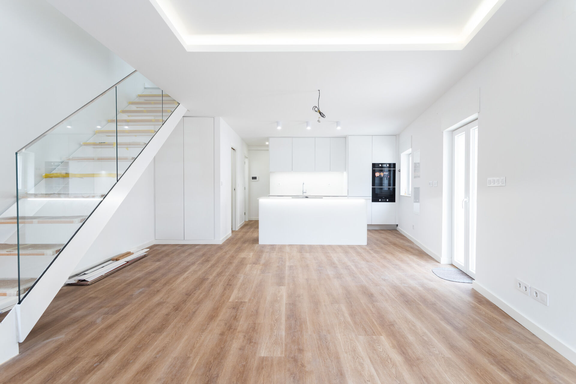 Encontre a Tranquilidade na Trafaria: Magnífica Moradia T3 com Design Moderno e Sustentável

