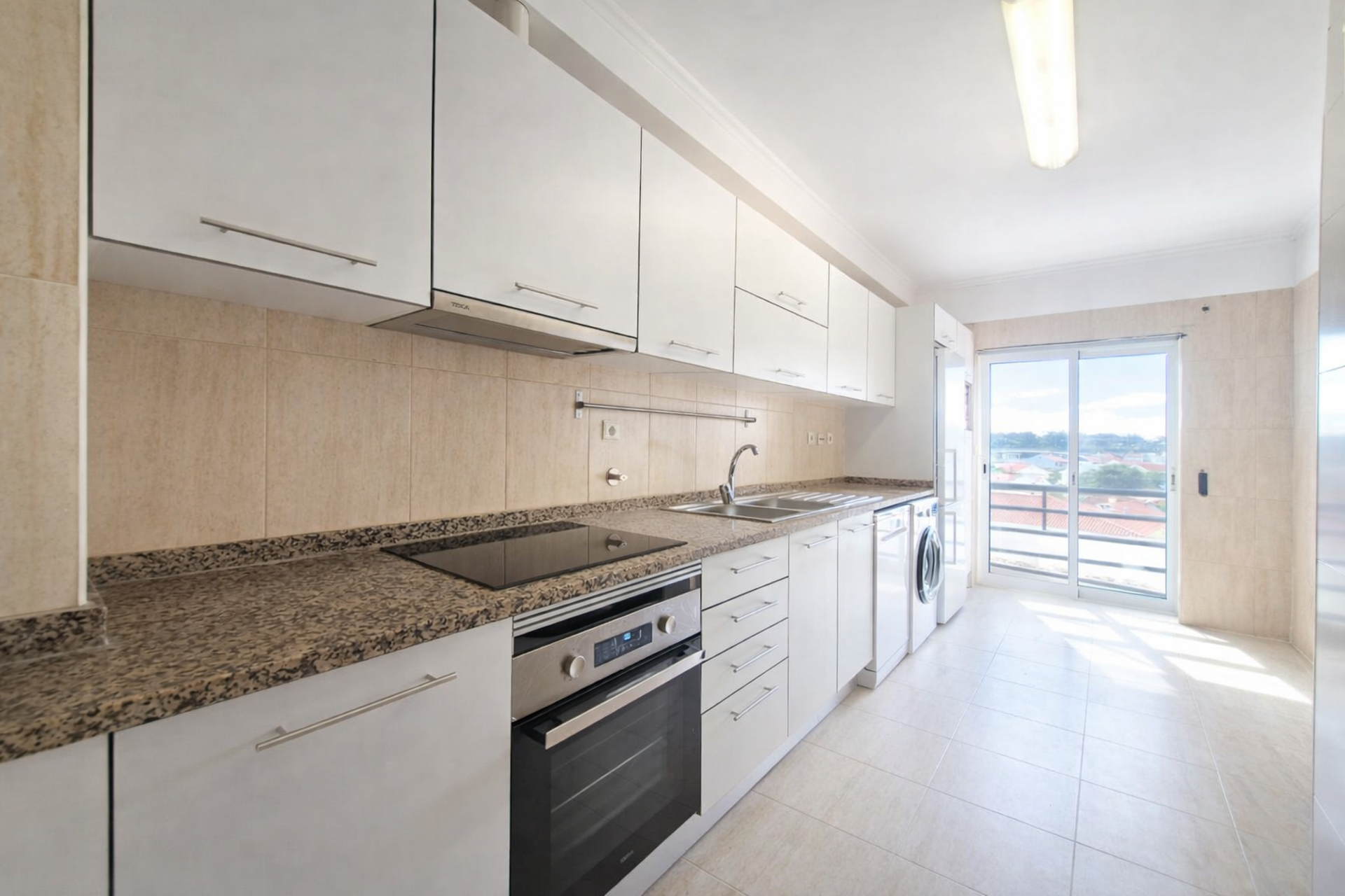2-Zimmer-Wohnung mit Abstellraum und Aufzug, Feijó, Almada

