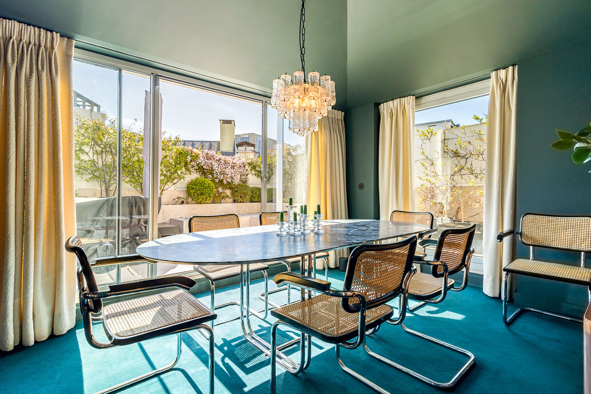 Penthouse Exclusiva com Vistas Deslumbrantes e Conforto Inigualável no Coração da Cidade
