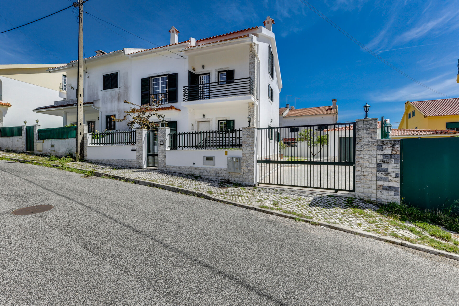 Moradia T3+1 na Baratã, Mem Martins, Sintra, junto à A16 Cascais/Sintra/Lisboa