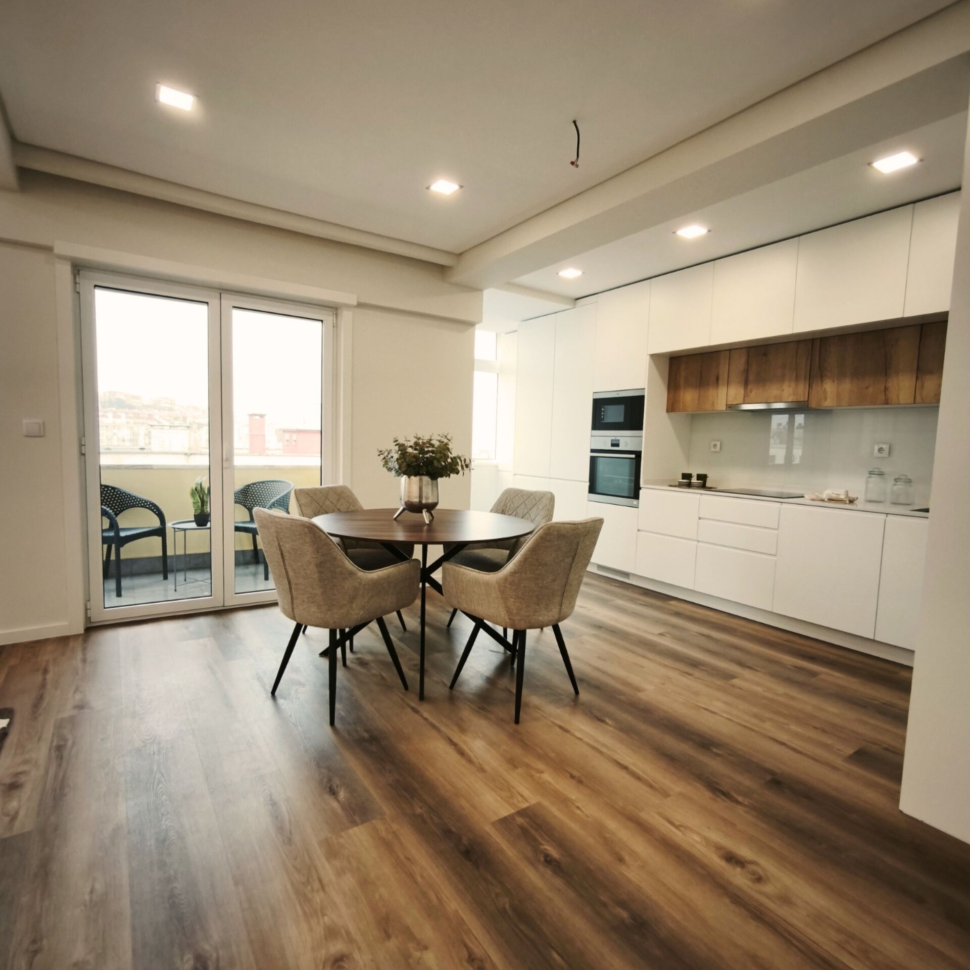 Apartamento T3 de Luxo e Modernidade no Coração de Benfica com Vista para a Natureza
