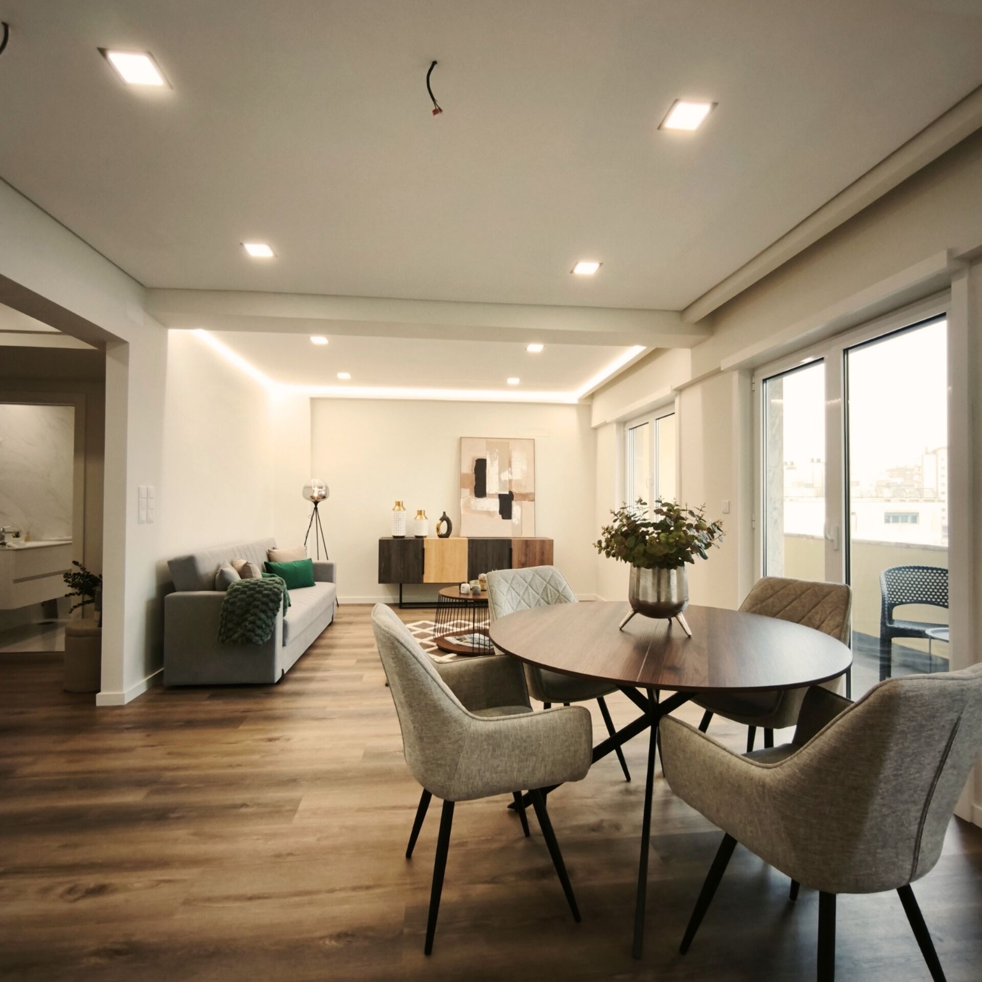 Apartamento T3 de Luxo e Modernidade no Coração de Benfica com Vista para a Natureza
