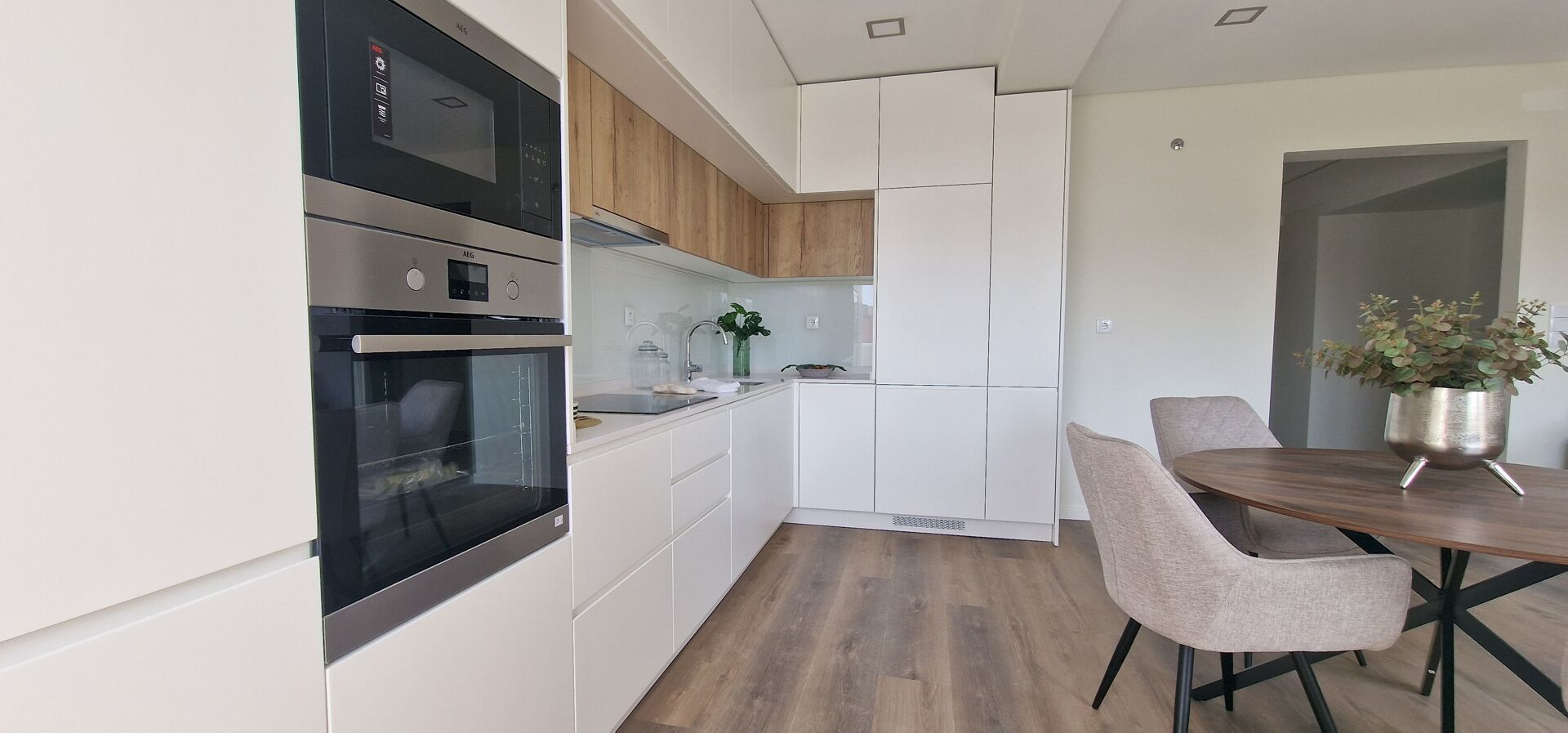 Apartamento T3 de Luxo e Modernidade no Coração de Benfica com Vista para a Natureza
