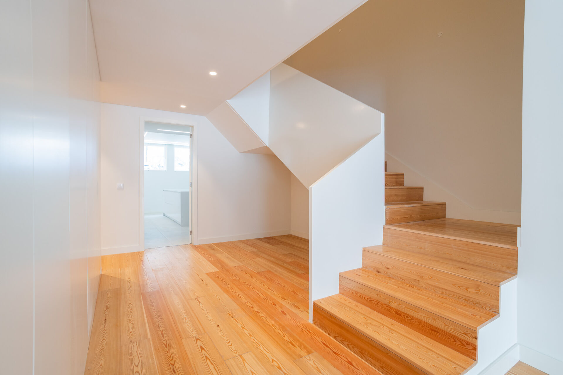 Apartamento T5, Novo, na Rua Bernardo Lima, Av. da Liberdade - Marques de Pombal- Santo Antonio