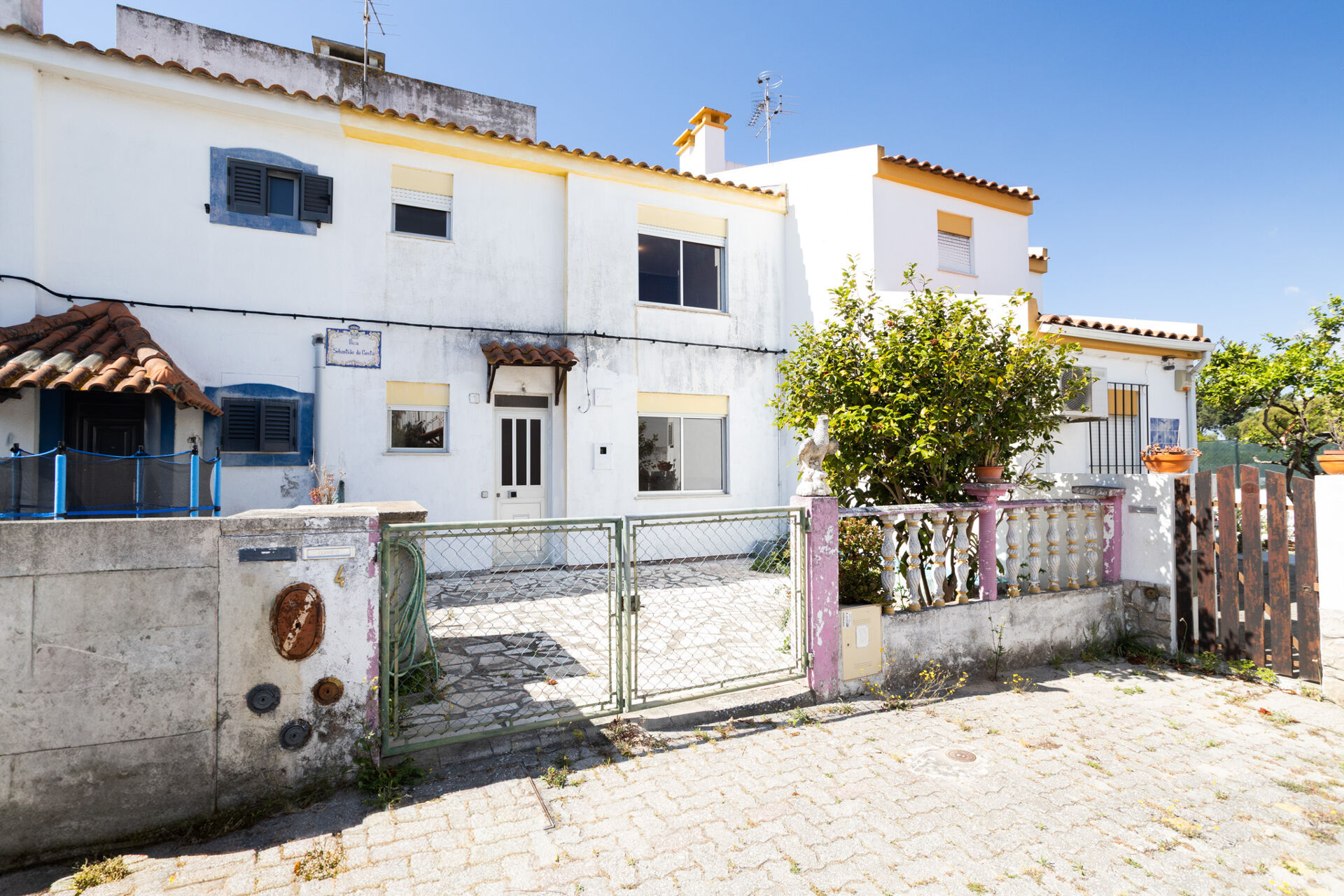 Moradia em Banda com Terraço, Churrasqueira e Garagem em Zona Tranquila para a Família
