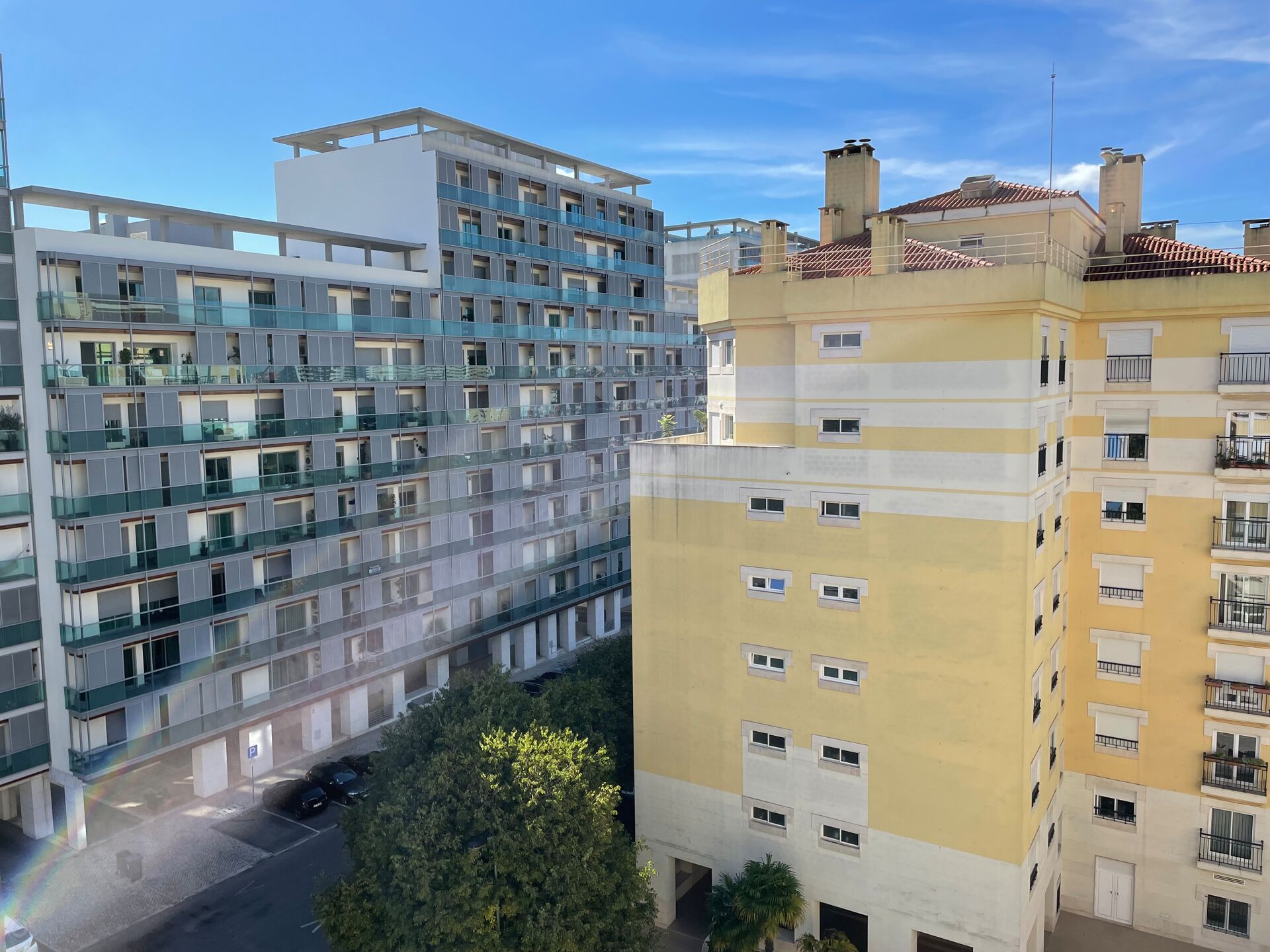 T1 luminoso com garagem box — Rua Fernando Namora, Telheiras (Parque dos Príncipes)