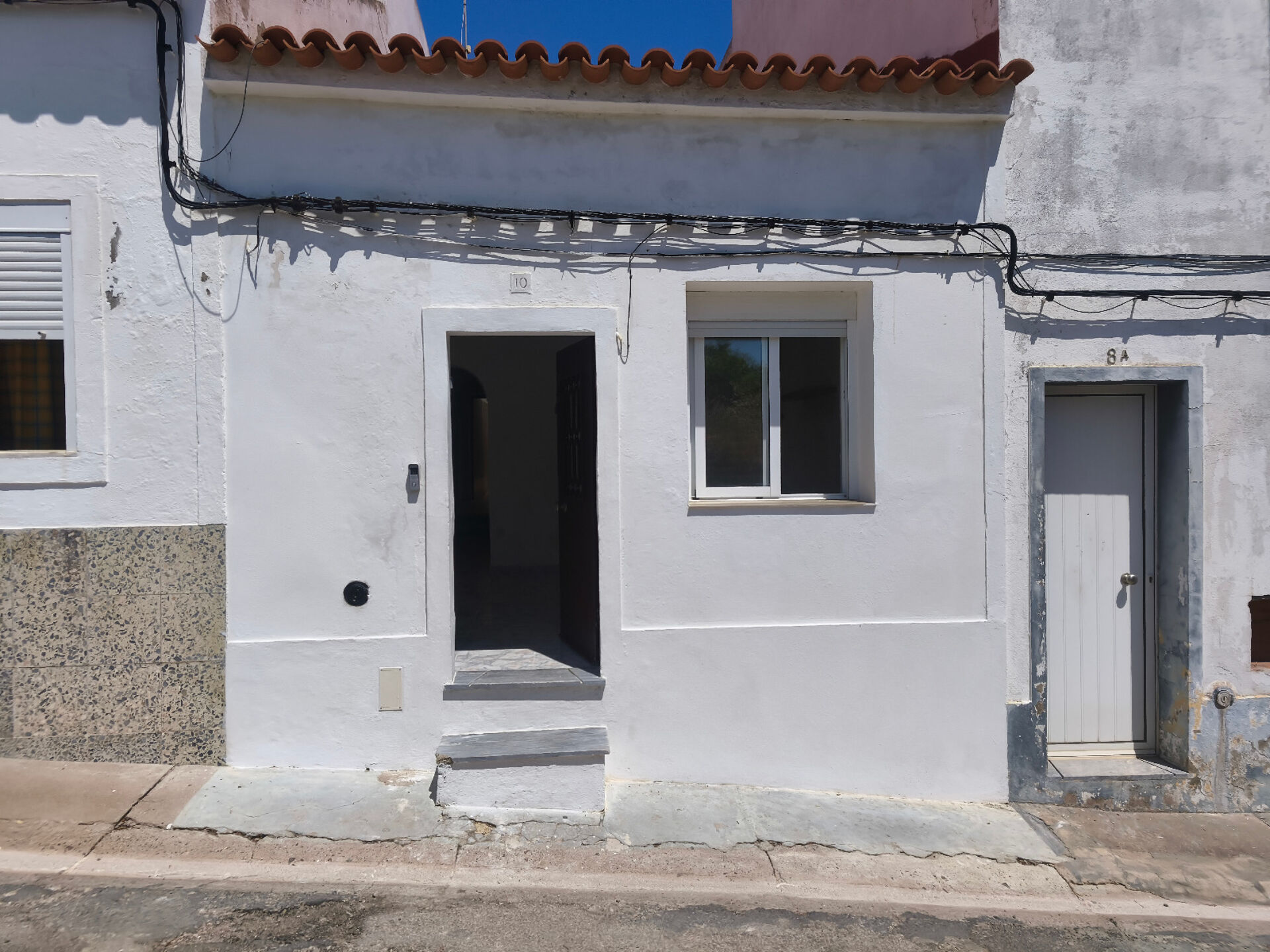 Moradia T2 Remodelada com Terraço em Moura – Charme Alentejano e Excelente Oportunidade