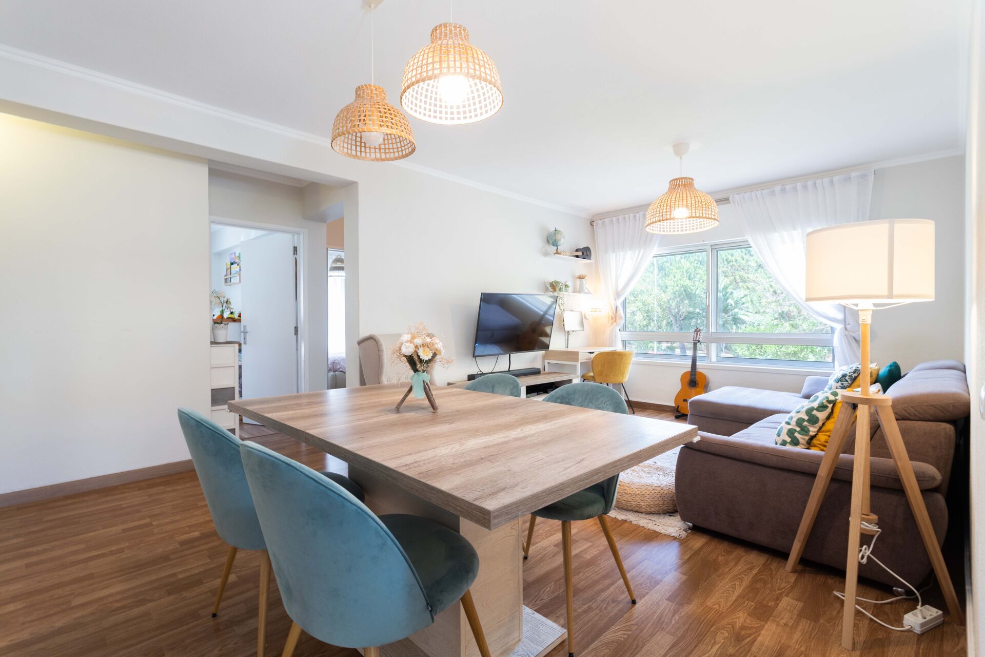 Apartamento T2 Luminoso em Zona Central de Queijas