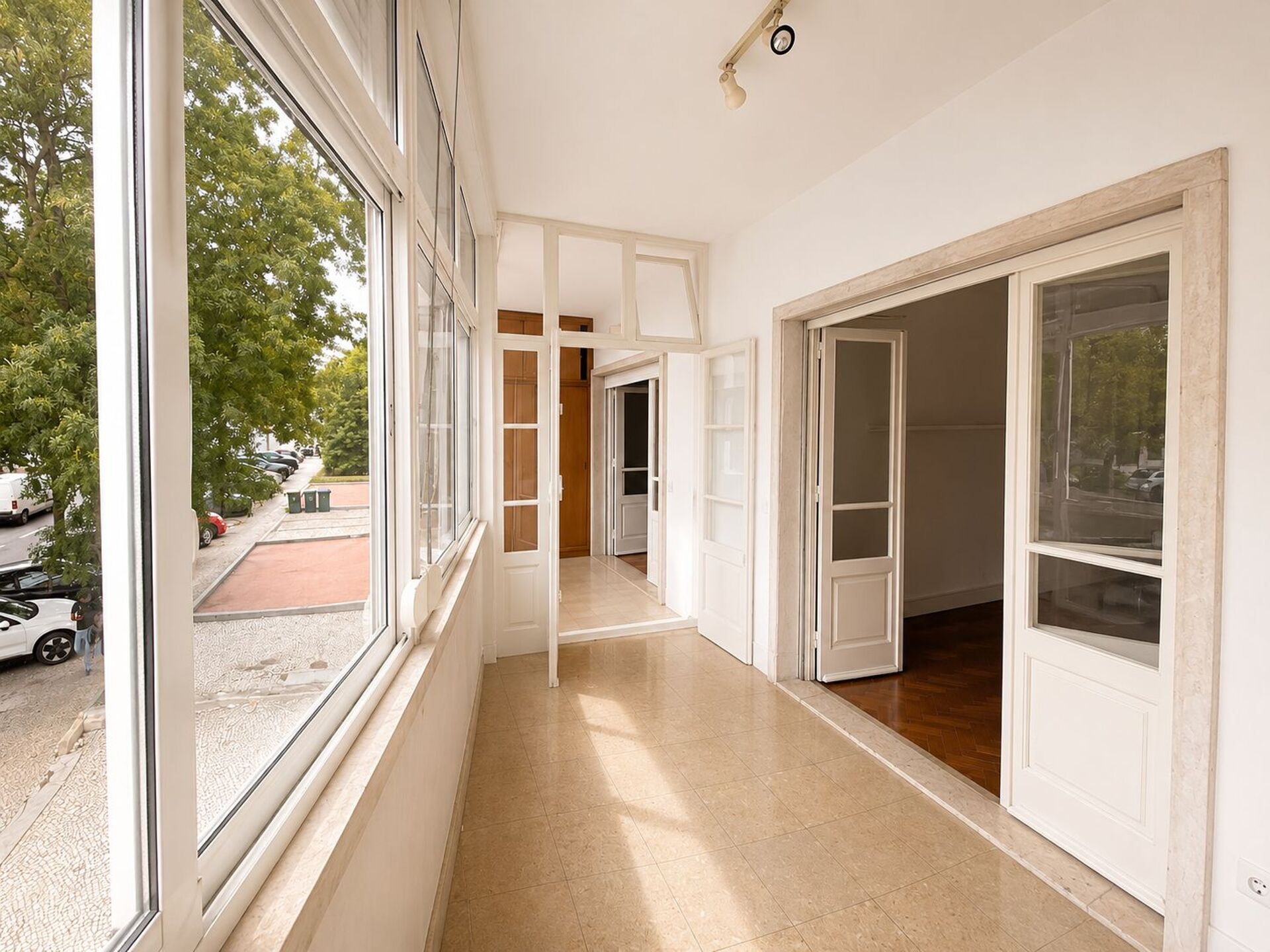 Apartamento T3 Luminoso com Varandas, junto ao Metro do Areeiro