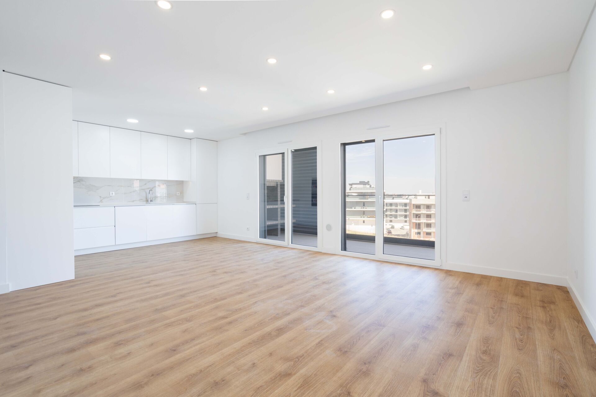 Apartamento T3 com Vista Desafogada à Cidade | Santo António dos Cavaleiros