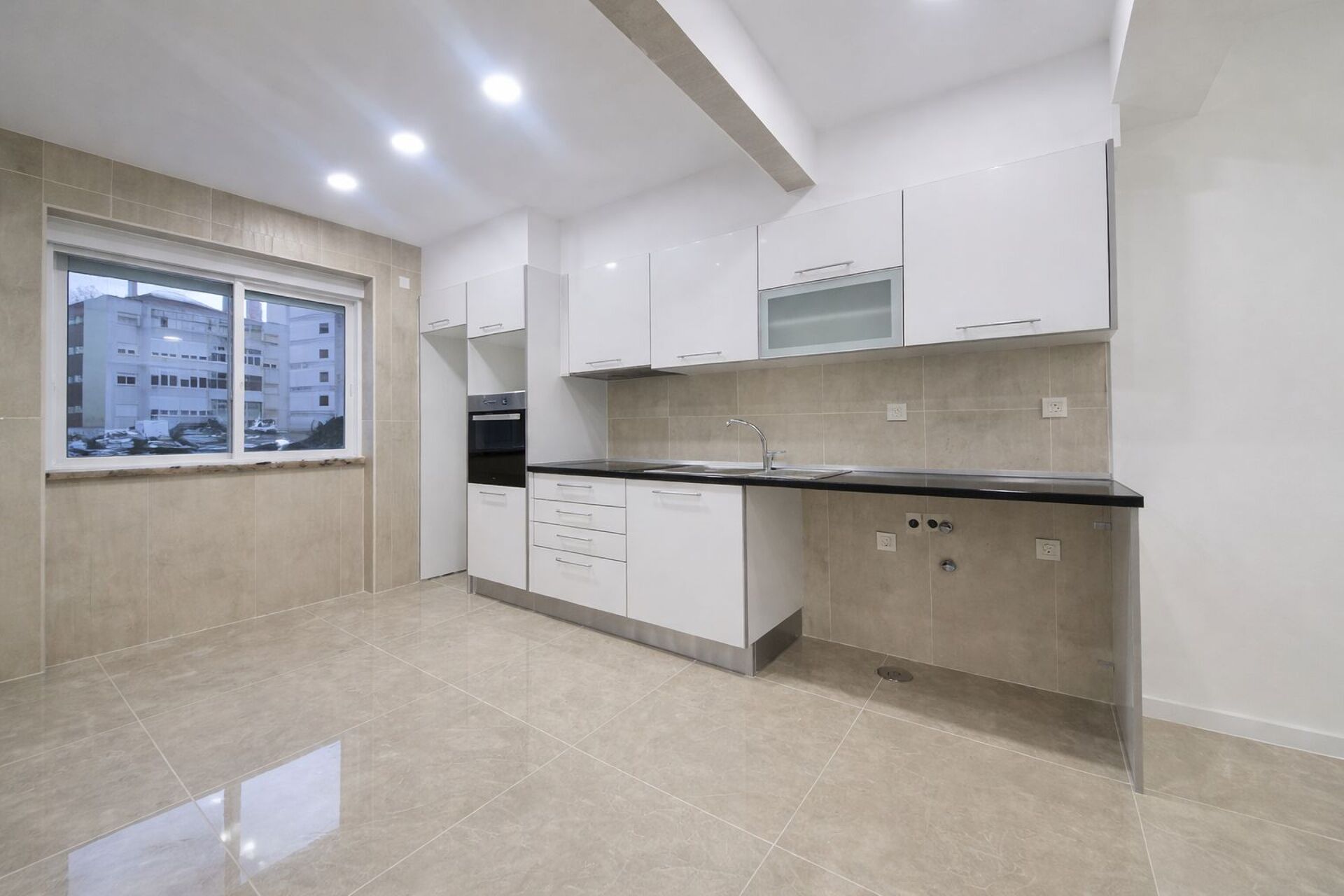 T2 Totalmente Remodelado na Cova da Piedade, Almada