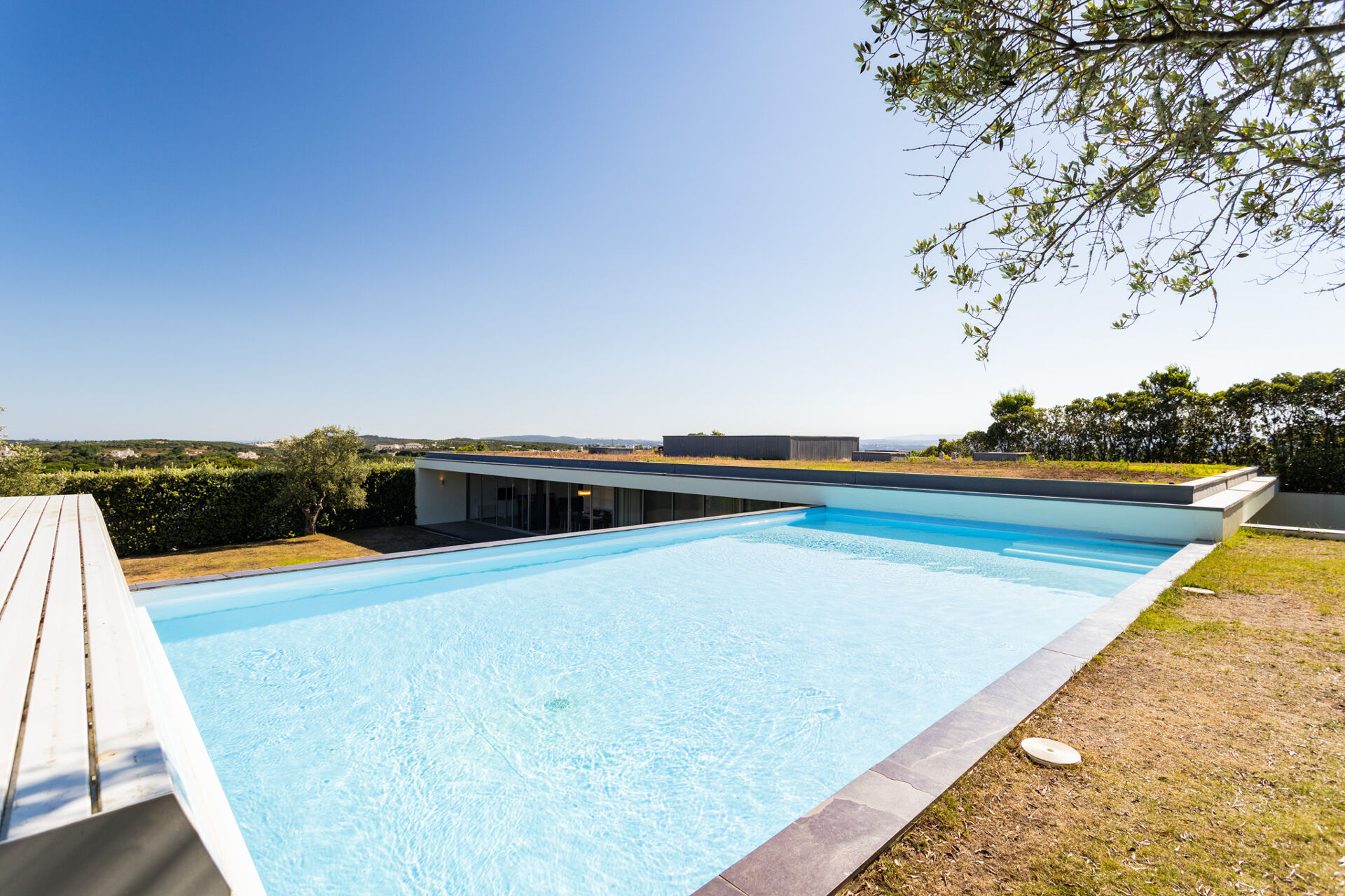 Moradia de Autor T3+1 com Piscina Aquecida e Privacidade Total no Bom Sucesso, Óbidos
