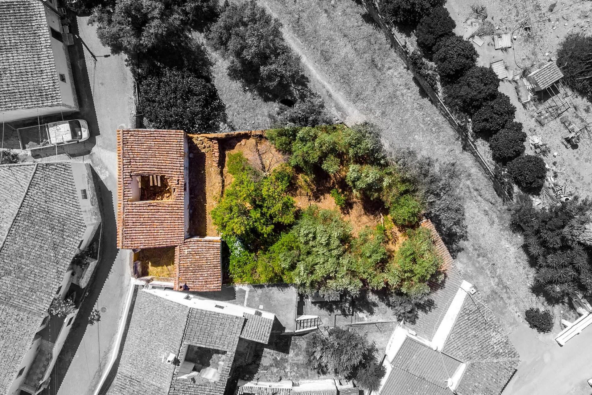 Moradia com terreno para Restaurar em Corte Pinto - Mina São Domingos 