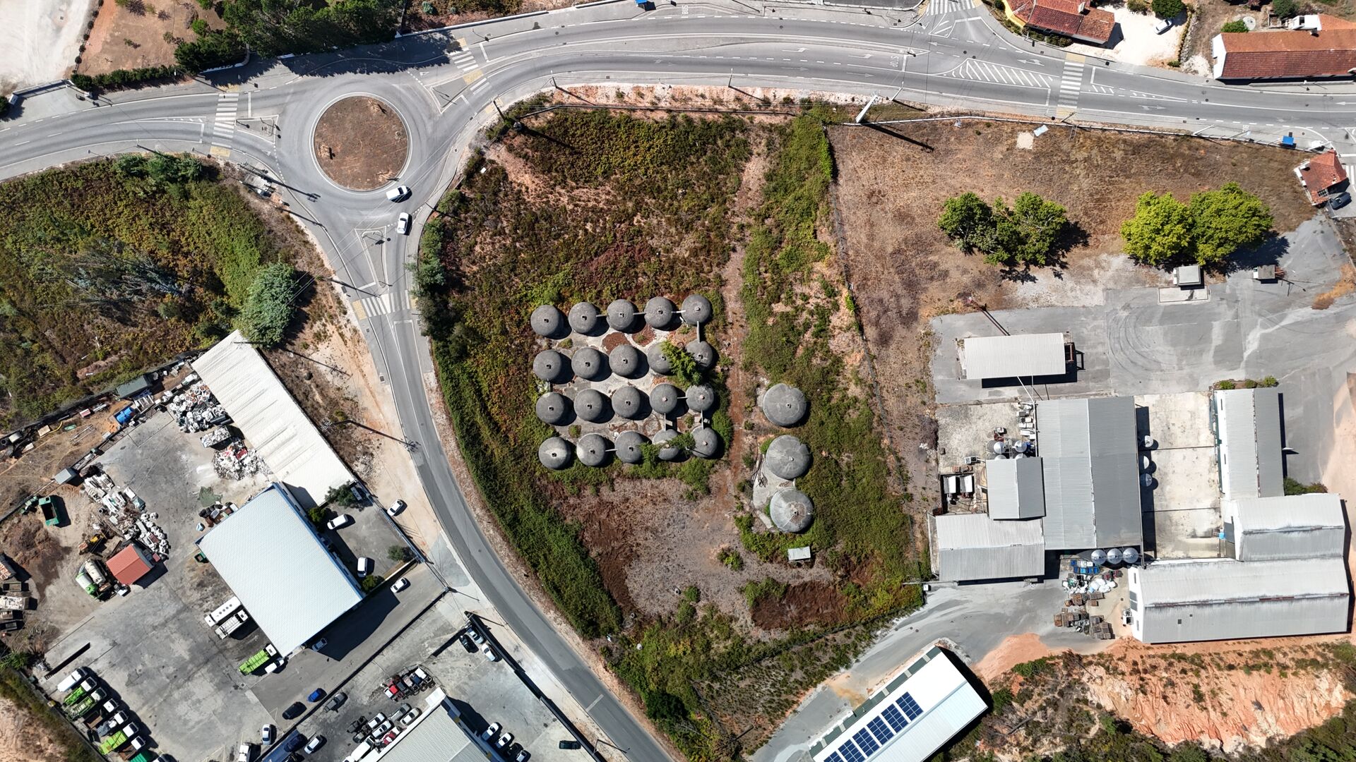 Terreno Urbano com 10.180 m² na Zona Industrial de Casal de Frades, Seiça, Ourém — Excelente Potencial de Investimento
