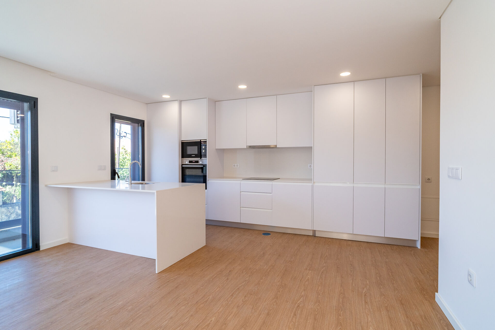 Apartamento T3 Novo com Suíte, 2 Estacionamentos e Varanda, em Aveiro