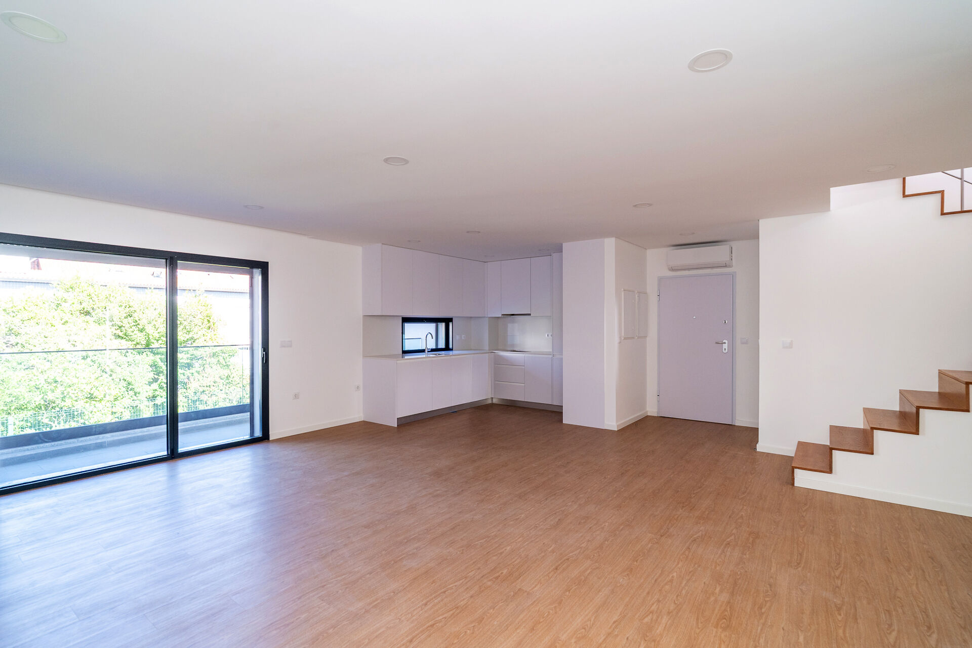 Apartamento T2 Duplex Novo com Terraço, 2 Suites e Estacionamento, em Aveiro. 