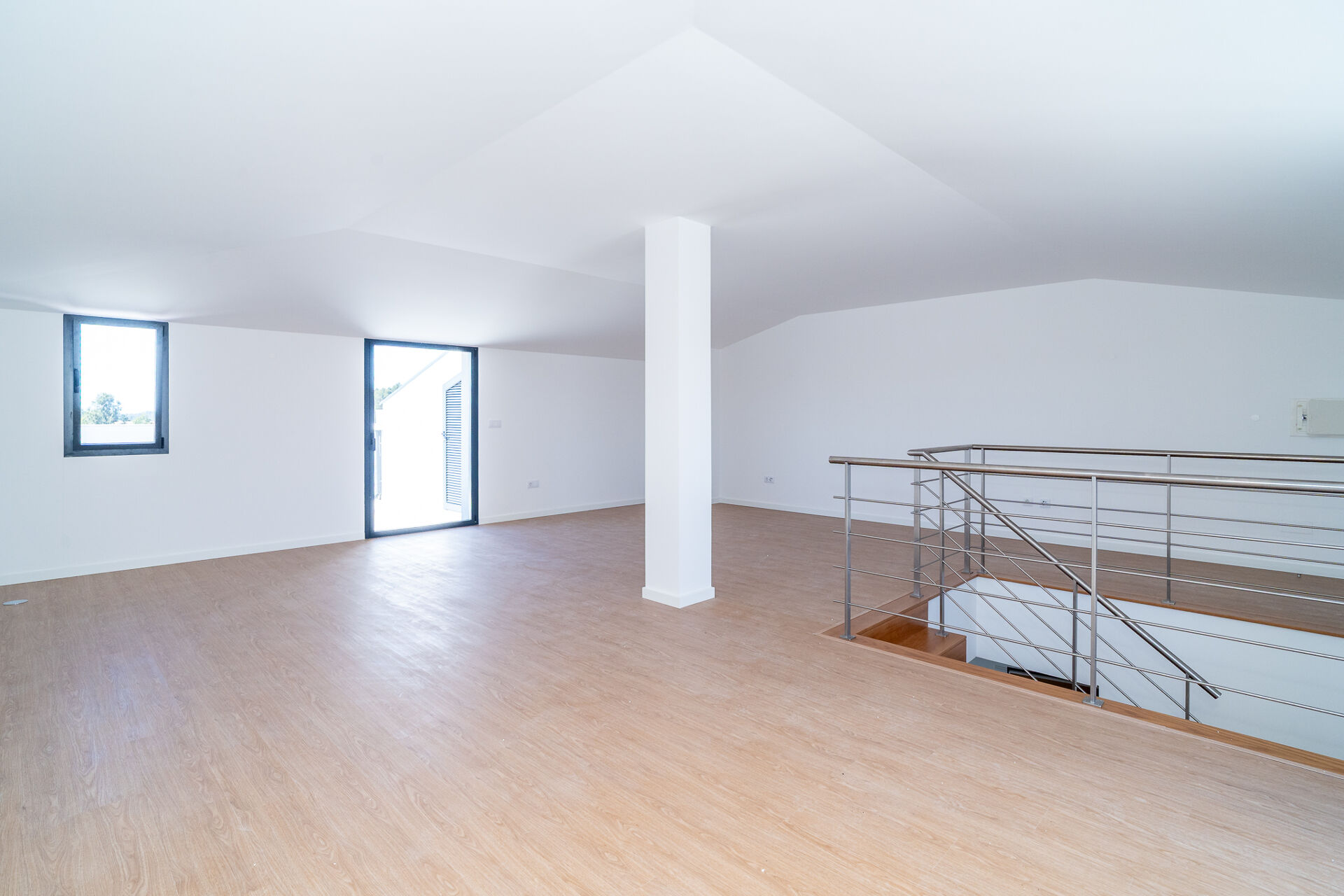 Apartamento T2 Duplex Novo, com Terraço, 2 Suites, Estacionamento, em Aveiro.