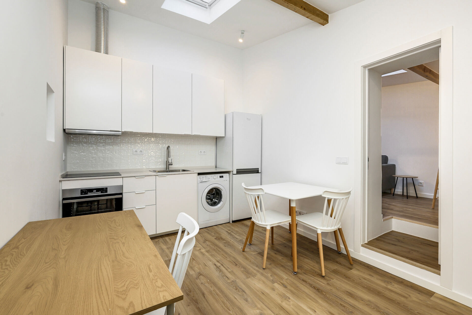 T1 Renovado e Mobilado, a Estrear, em Zona Histórica e Muito Tranquila, com Ar Condicionado
