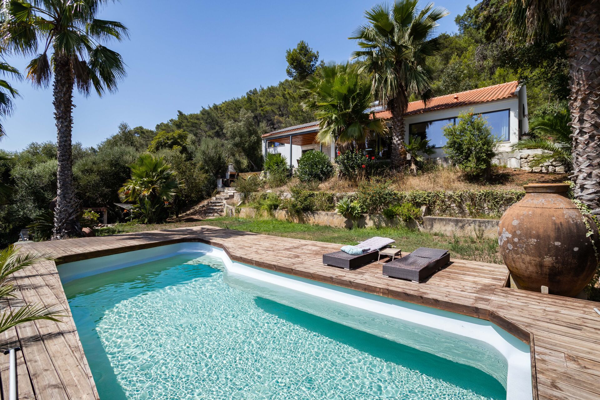 Quinta com 6.750 m², moradia, piscina, jardim e vista de mar 