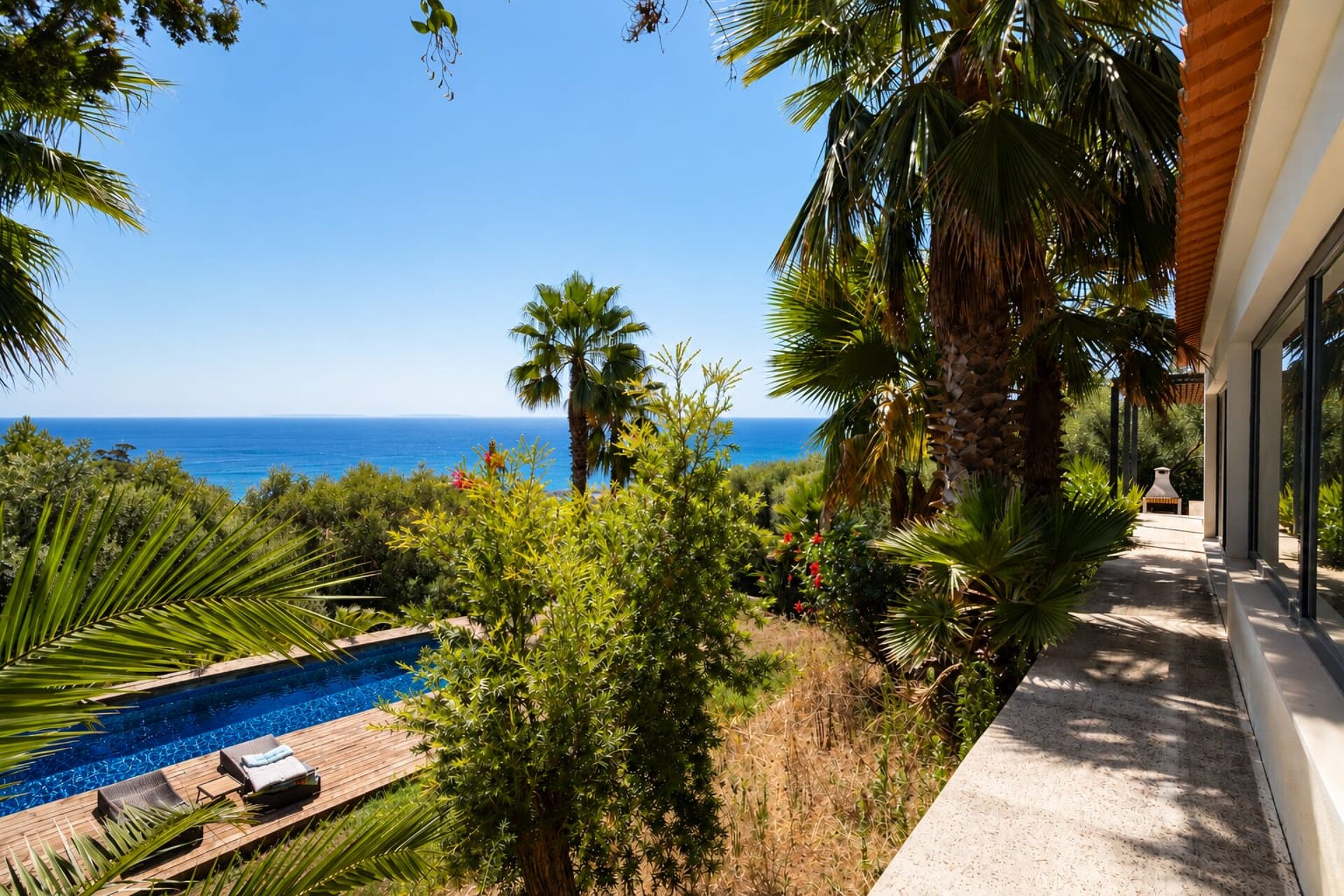 Quinta com 6.750 m², moradia (220m2), piscina, jardim e vista de mar 