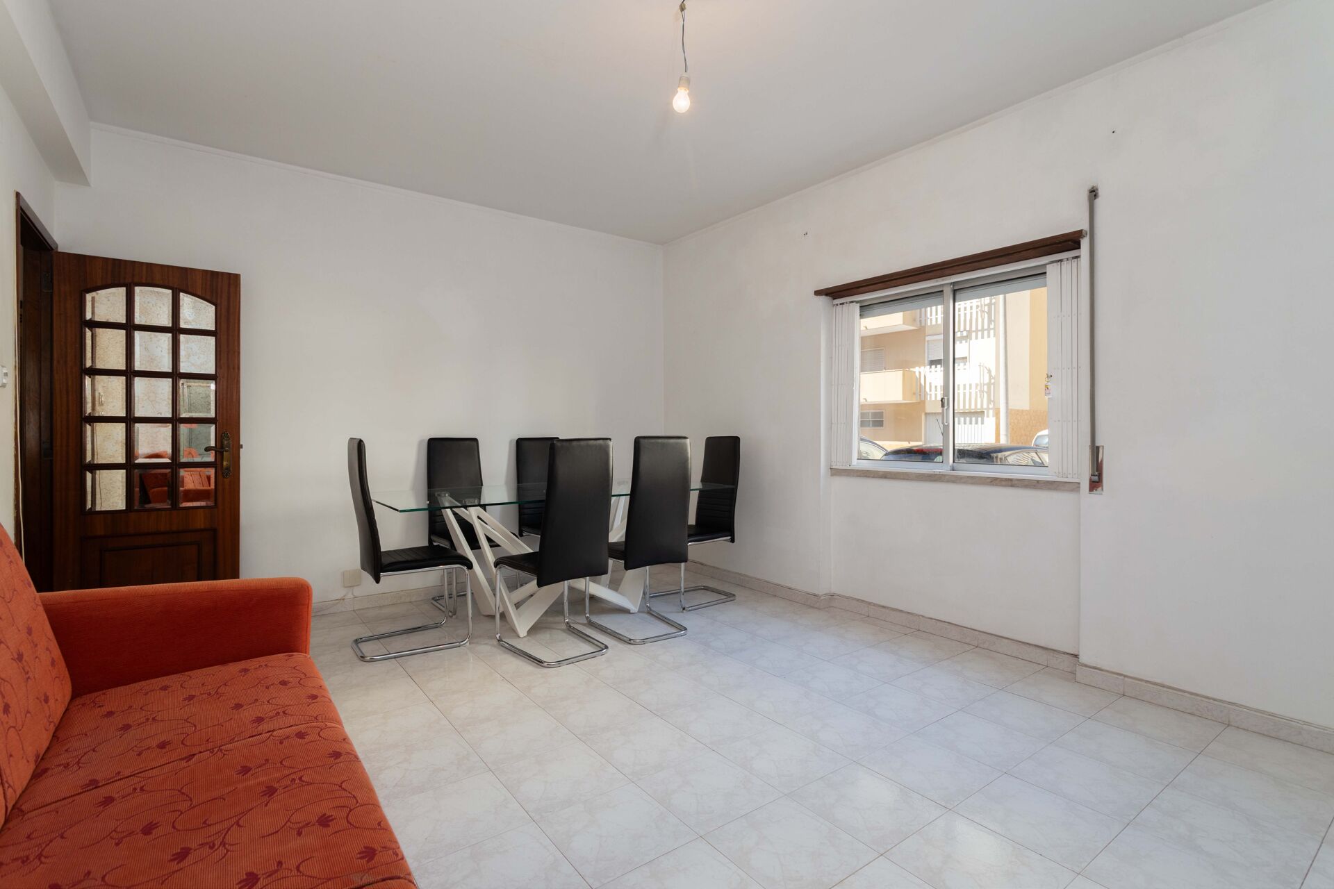 Apartamento T1 localizado na Urbanização Jardim do Sol, na Arroja