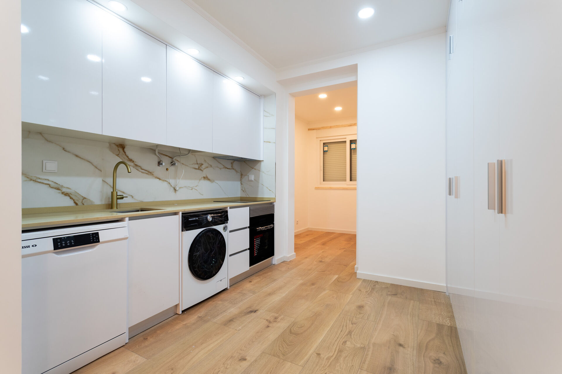 T1+1 Remodelado na Ajuda com Cozinha Totalmente Equipada 