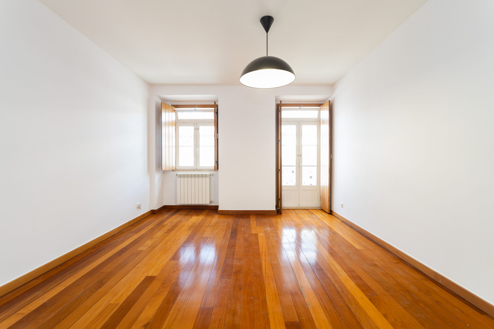 T2 com varanda, elevador, garagem e pet friendly na Calçada da Ajuda
