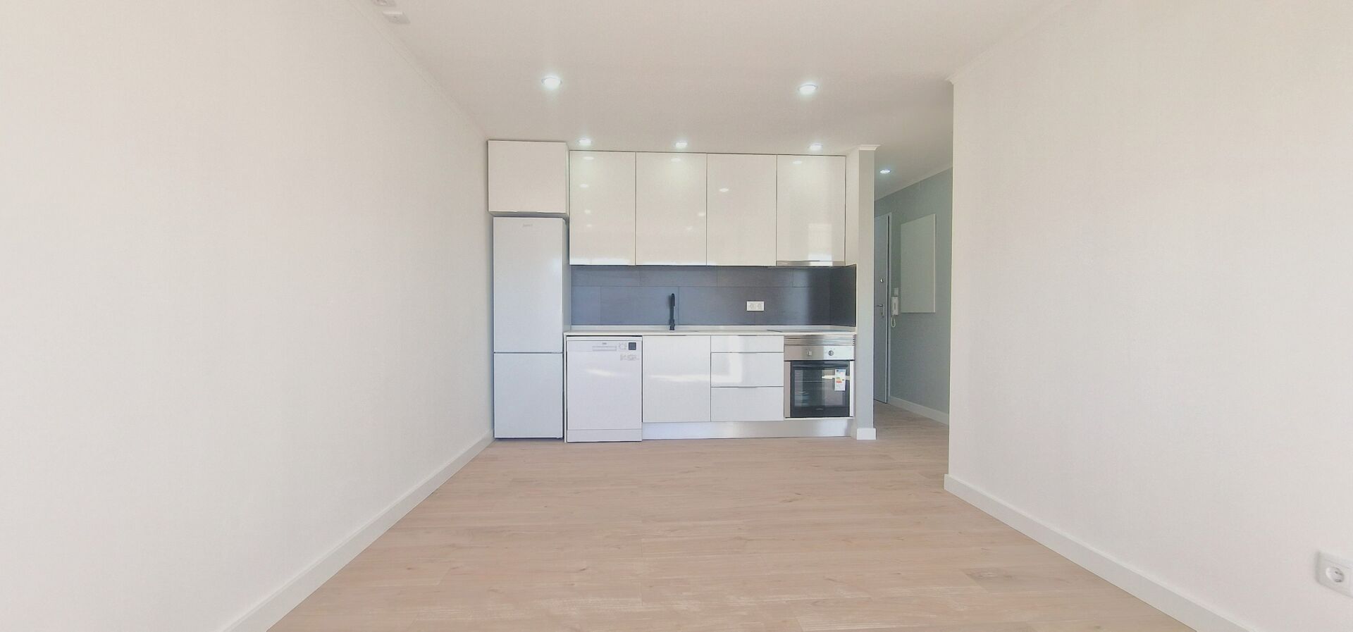 Apartamento Remodelado T2+1, Junto ao Jardim da Música e com Excelentes Acessos