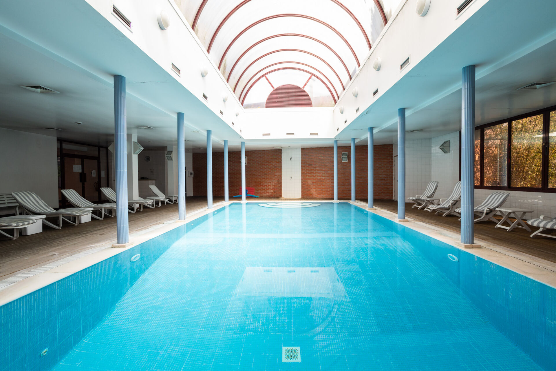  Apartamento T3 em condomínio com piscina, nas Laranjeiras.