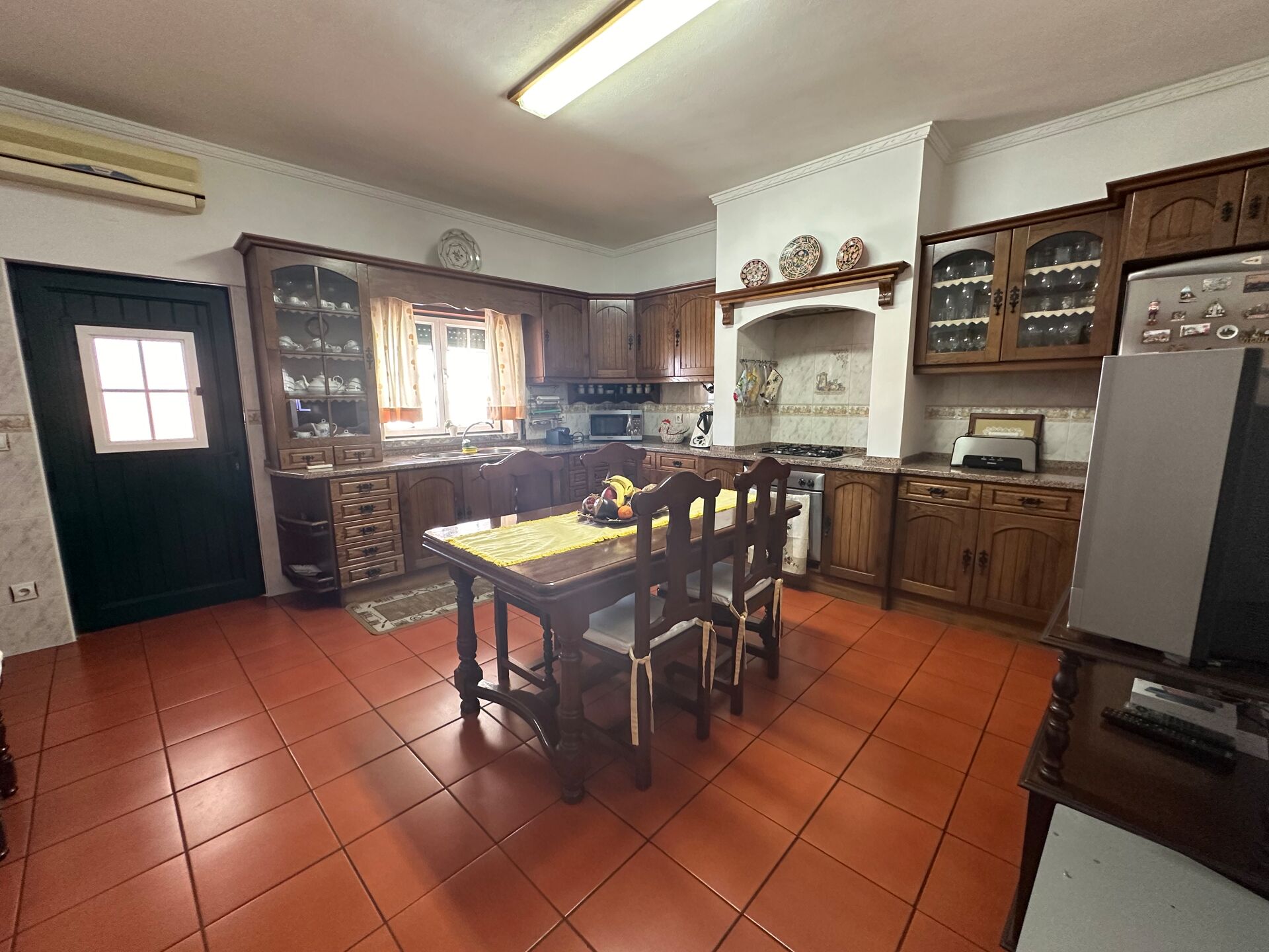 Moradia T4 com Garagem e Quintal em Moura