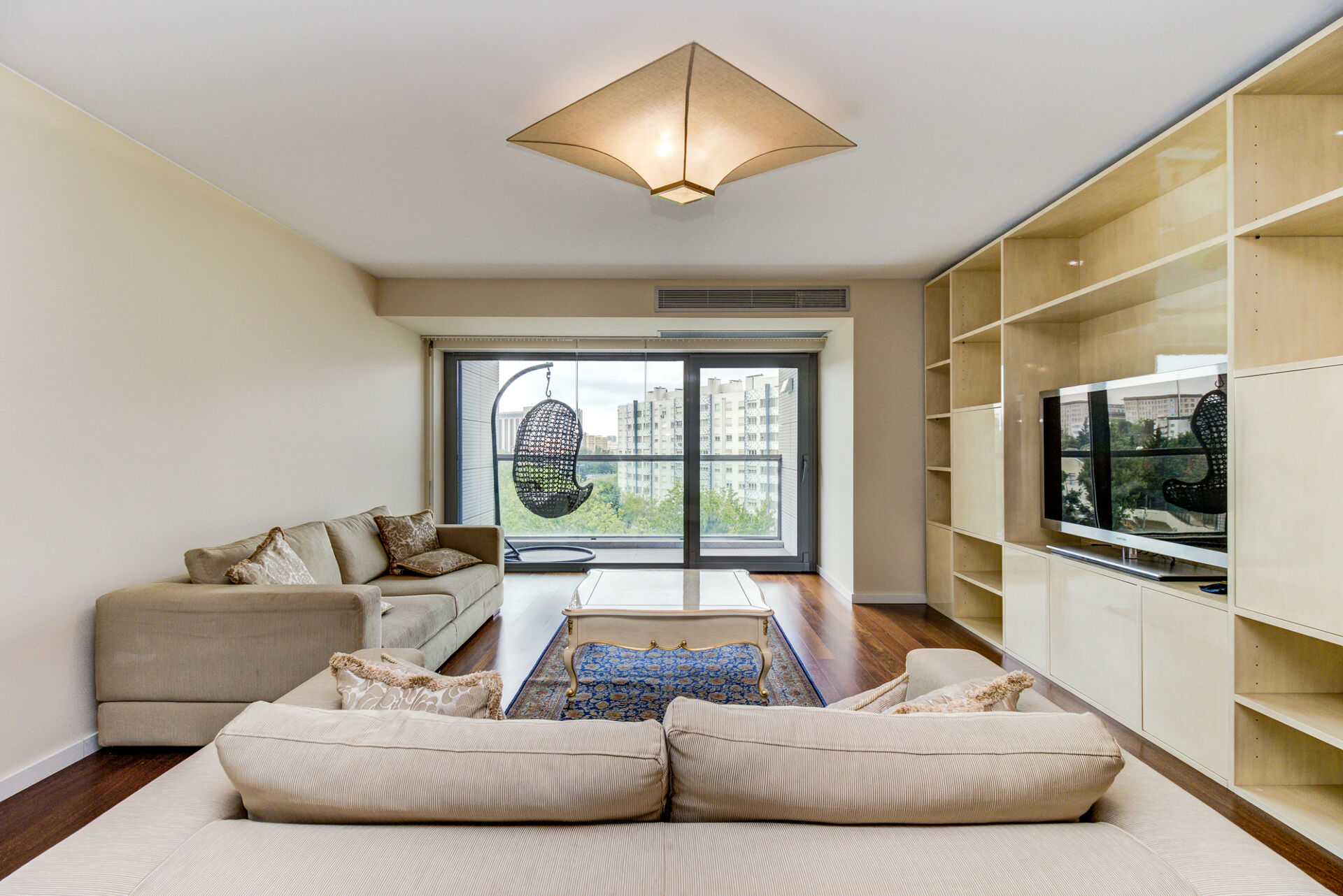 Apartamento T4 transformado em T3 em condomínio privado, no Campo Grande