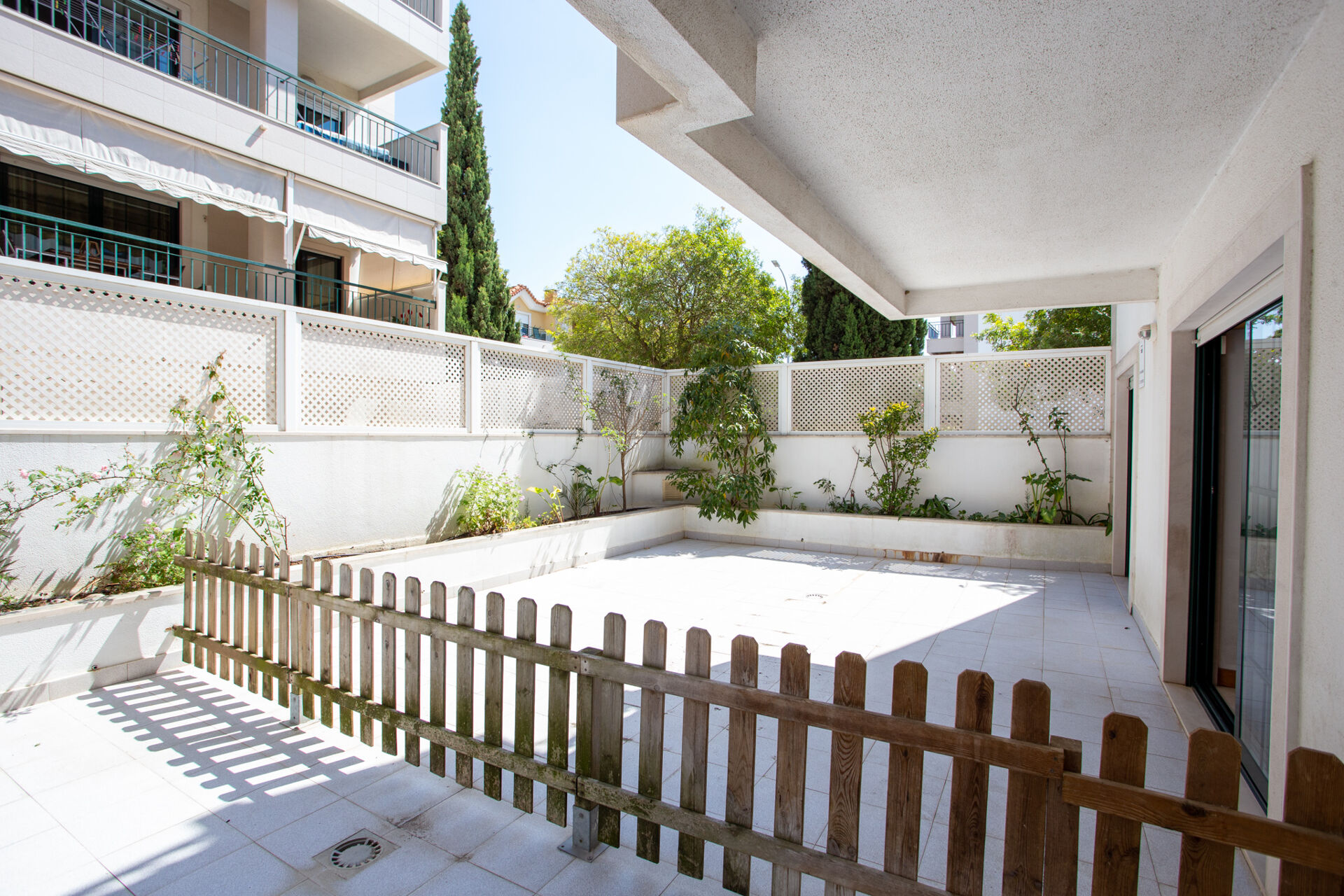 T3 com terraço para arrendamento na Quinta de São Gonçalo, Carcavelos