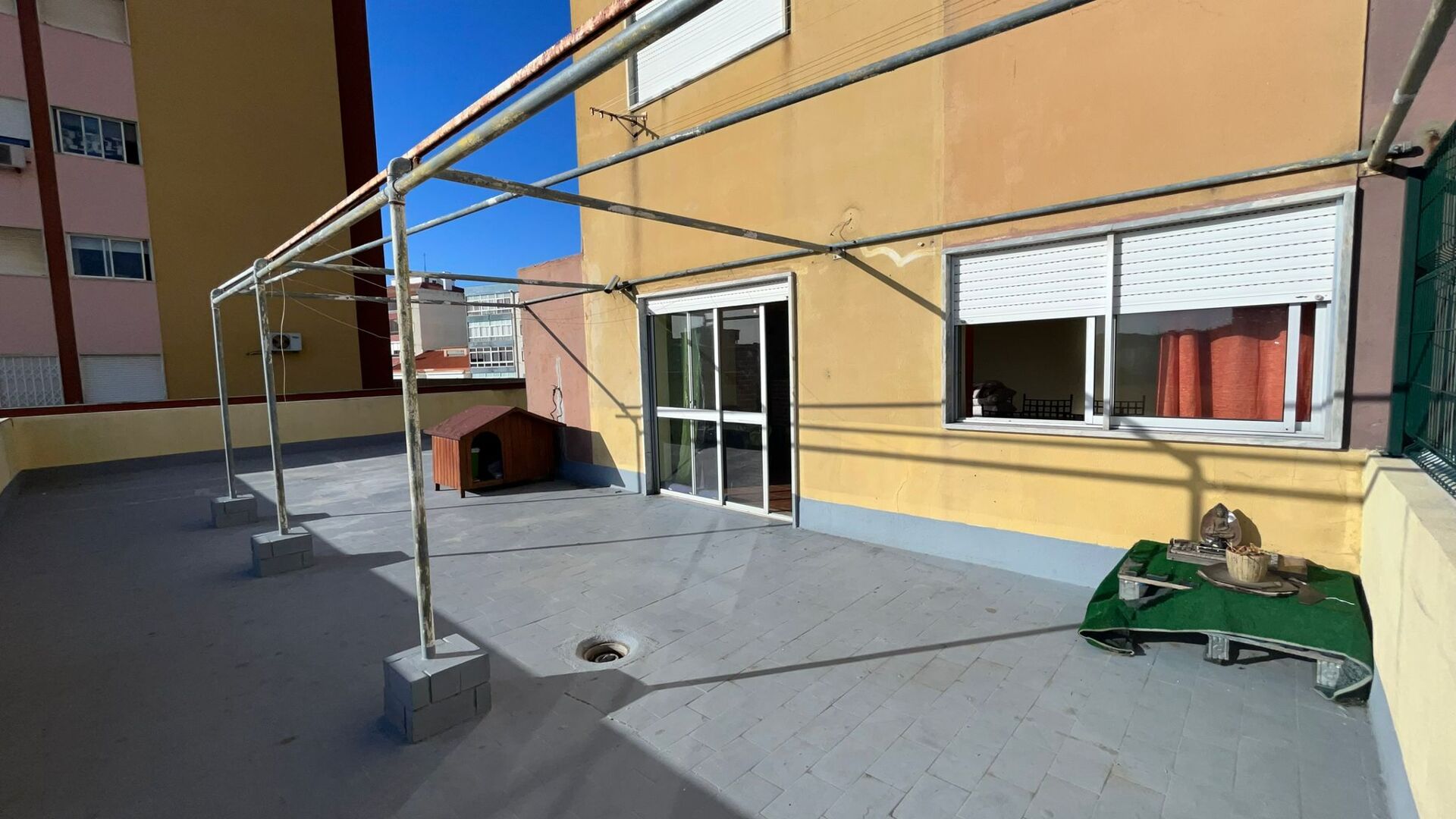 Apartamento T1 com terraço na Amora - Disfrute de conforto e praticidade em um lugar único!